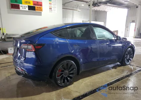 2022 Tesla Model Y z USA, uszkodzony, nr VIN 7SAYGDEF0NF460726